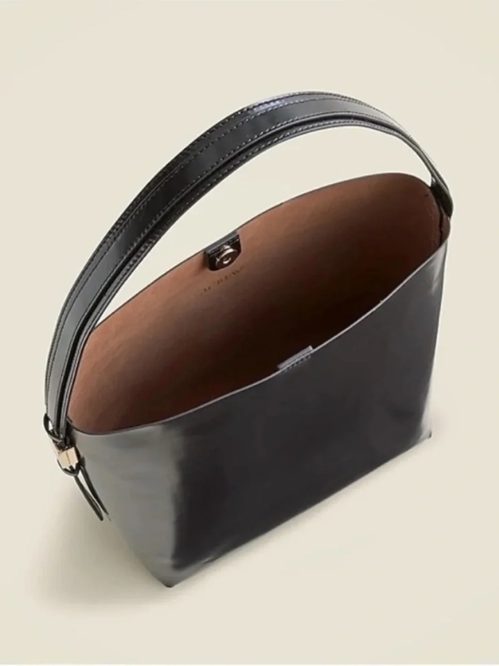 JCrew Edie Bucket Bag in Italian Leather Black Gold $268 MSRP Style CB969